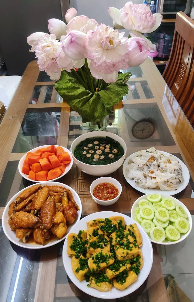 Mâm cơm gia đình: Một mùa hè sắp khép lại và những mâm cơm đong đầy yêu thương của gia đình 4 người - Ảnh 4.