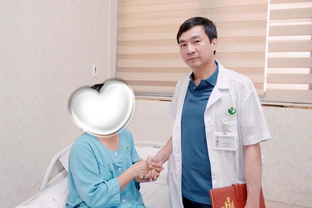 Người phụ nữ Úc tìm đến Việt Nam để bóc u xơ tử cung - Ảnh 1.