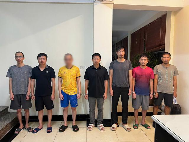 Hà Nội: Triệt phá đường dây lừa đảo tiền số LIBFX, khởi tố 7 đối tượng chiếm đoạt hơn 60 tỷ đồng - Ảnh 2.