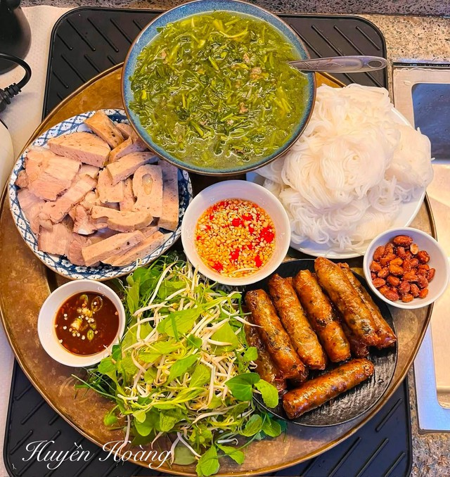 7 Mâm cơm gia đình đầu thu từ mẹ đảm ở Hà Nội đầy cảm hứng - Ảnh 2.