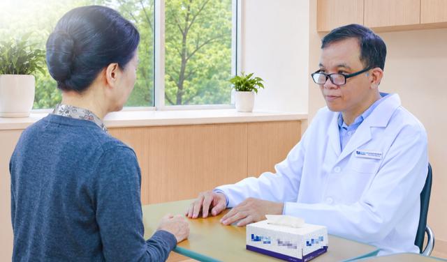Đau đầu tưởng tho&aacute;i h&oacute;a cột sống cổ, người phụ nữ 58 tuổi đi kh&aacute;m bất ngờ ph&aacute;t hiện vỡ t&uacute;i ph&igrave;nh động mạch n&atilde;o - Ảnh 1.