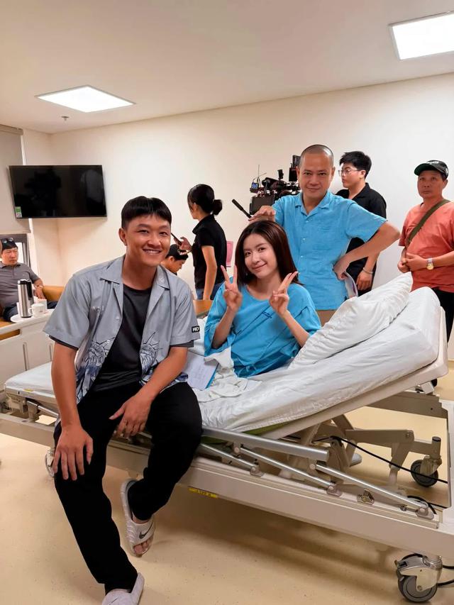 Loạt ảnh g&acirc;y thương nhớ ở hậu trường Dưới &ocirc; cửa s&aacute;ng đ&egrave;n - Ảnh 17.