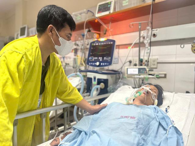 MS 1103: Người mẹ rơi v&agrave;o h&ocirc;n m&ecirc; sau tai nạn giao th&ocirc;ng, 3 con thơ nheo nh&oacute;c ng&oacute;ng mẹ về - Ảnh 2.