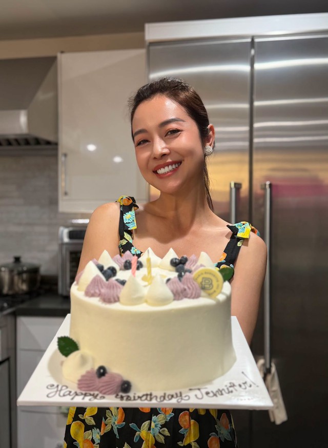 Jennifer Phạm đ&oacute;n sinh nhật 41 tuổi tại Mỹ , vẫn giữ n&eacute;t đẹp trẻ trung - Ảnh 1.