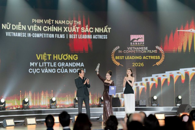 Việt Hương gi&agrave;nh giải Nữ diễn vi&ecirc;n xuất sắc tại Li&ecirc;n hoan phim Ch&acirc;u &Aacute; Đ&agrave; Nẵng 2026 - Ảnh 1.