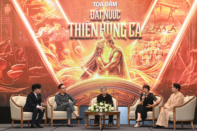 Giới chuyên môn trầm trồ với đại sử thi sân khấu đậm đặc chất Việt 'Đất Nước Thiên Hùng Ca' - Ảnh 3.