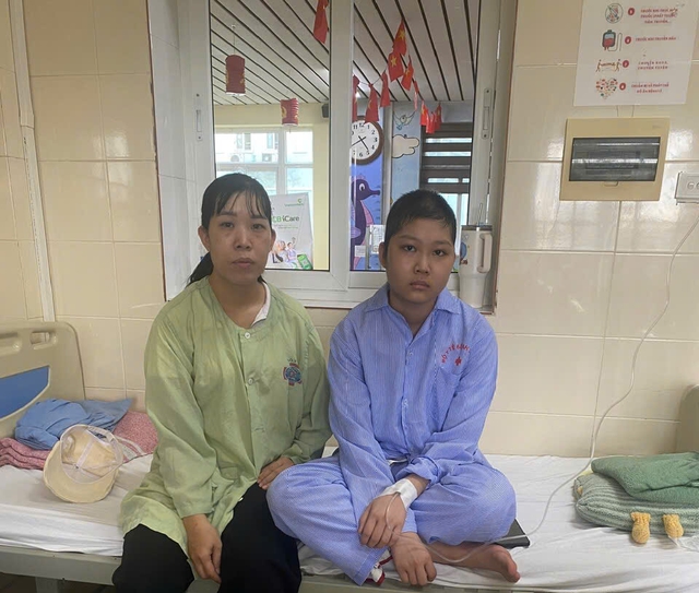C&ocirc; b&eacute; 16 tuổi mắc ung thư cần sự trợ gi&uacute;p từ V&ograve;ng tay nh&acirc;n &aacute;i - Ảnh 4.