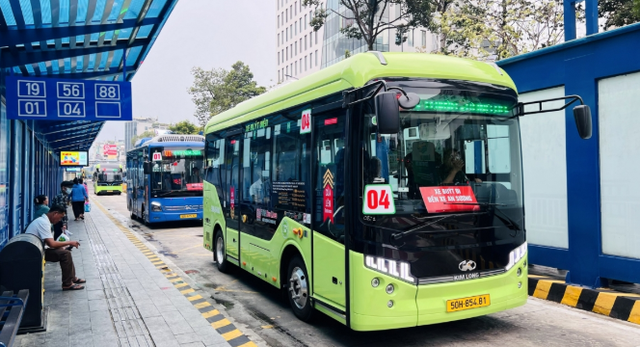 Tin sáng 8/7: Cuối mùa bão 2026 có thể xuất hiện bão mạnh kèm mưa lớn; Hà Nội xây quảng trường phố đi bộ trước công viên Thống Nhất - Ảnh 3.