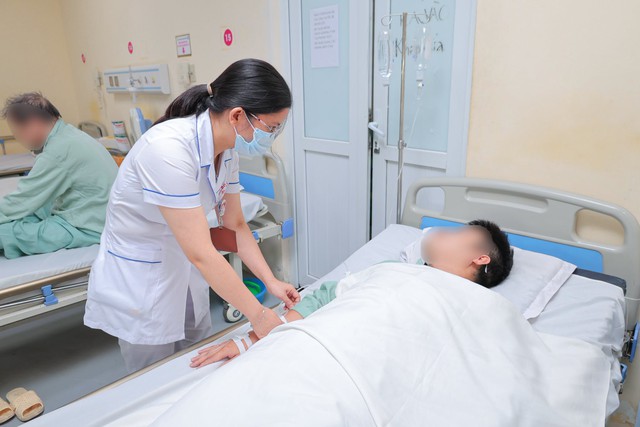 Nam thanh ni&ecirc;n 31 tuổi nhập viện sau nhiều ng&agrave;y tập gym: B&aacute;c sĩ cảnh b&aacute;o hội chứng ti&ecirc;u cơ v&acirc;n nguy hiểm - Ảnh 1.