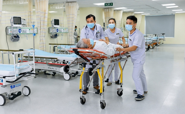 Đau đầu một tuần kh&ocirc;ng khỏi, người phụ nữ 73 tuổi nhập viện ph&aacute;t hiện đột quỵ do vỡ t&uacute;i ph&igrave;nh mạch n&atilde;o - Ảnh 1.