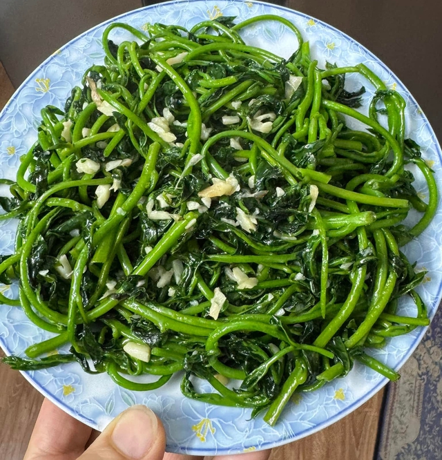 Loại rau m&ugrave;a h&egrave; hỗ trợ kiểm so&aacute;t mỡ m&aacute;u, tốt cho tuổi trung ni&ecirc;n, nấu canh hay x&agrave;o đều ngon - Ảnh 4.