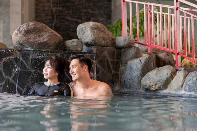 Nhan sắc vợ Mạnh Trường năm 19 tuổi g&acirc;y ch&uacute; &yacute; - Ảnh 2.