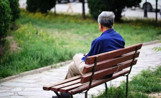 Đến viện dưỡng lão, tôi mới hiểu vì sao cha mẹ khôn ngoan luôn giữ kín 3 điều với con cái - Ảnh 1.