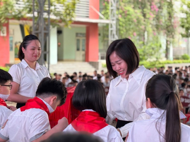 Bảng lương giáo viên các cấp sau khi áp dụng mức lương mới - Ảnh 1.