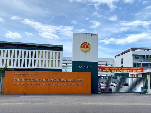 Khởi tố một Phó hiệu trưởng liên quan đến vụ 140 điểm 10 tại Tuyên Quang - Ảnh 1.