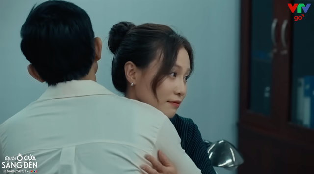 Diệu bán xưởng, ôm Sinh như lời chia tay - Ảnh 1.