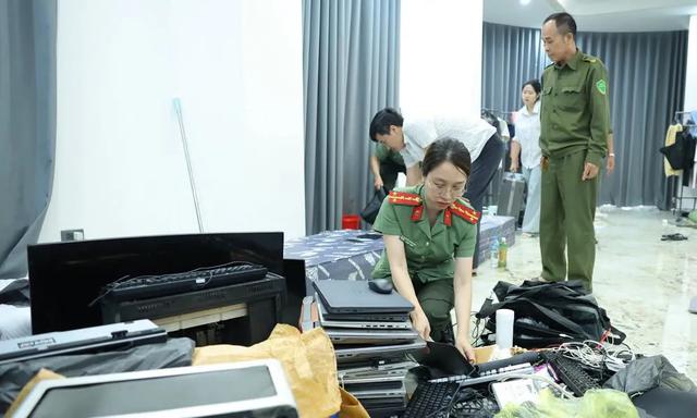 Bắc Ninh: Triệt phá ổ nhóm 37 người nước ngoài dựng kịch bản 'lừa đảo tình cảm', lập sàn thương mại giả mạo - Ảnh 2.