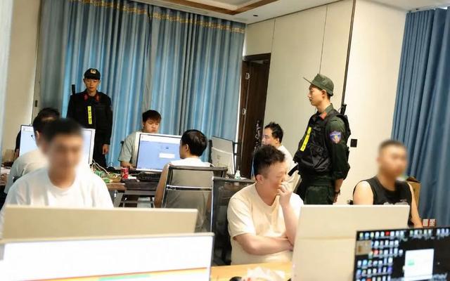 Bắc Ninh: Triệt phá ổ nhóm 37 người nước ngoài dựng kịch bản 'lừa đảo tình cảm', lập sàn thương mại giả mạo - Ảnh 1.