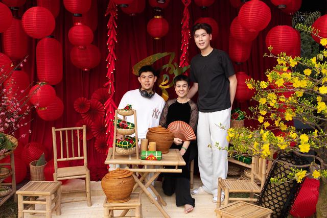 2 con trai của Kim Thư gây chú ý khi đứng cạnh cặp công chúa xinh đẹp nhà MC Quyền Linh - Ảnh 2.