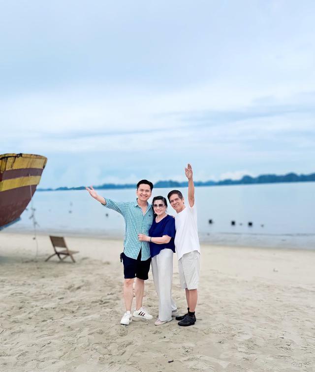 Bố mẹ MC Hạnh Ph&uacute;c g&acirc;y ch&uacute; &yacute;  - Ảnh 3.