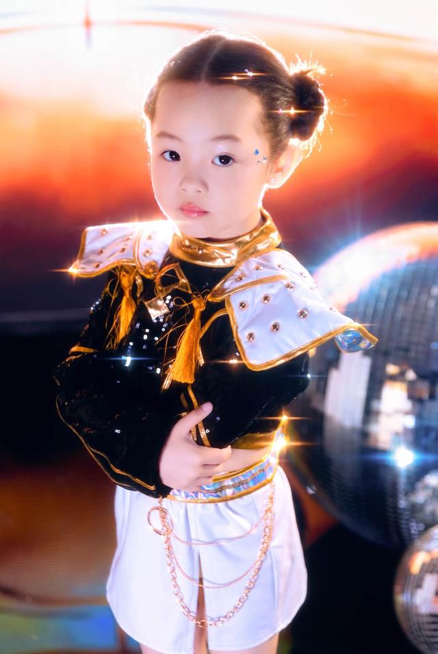 Con g&aacute;i Cường Đ&ocirc; La - Ảnh 2.