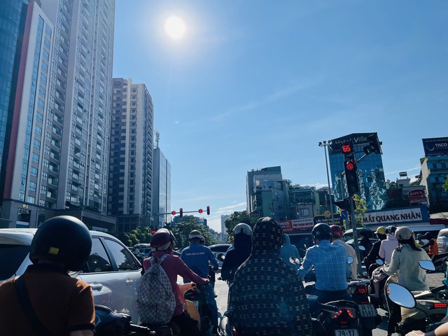 Nắng nóng ở Hà Nội và Bắc Bộ kéo dài đến khi nào? - Ảnh 1.