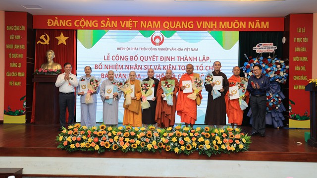Hiệp hội Ph&aacute;t triển C&ocirc;ng nghiệp Văn h&oacute;a Việt Nam kiện to&agrave;n bộ m&aacute;y, ra mắt ban Văn h&oacute;a &ndash; X&atilde; hội v&agrave; Cộng đồng - Ảnh 5.