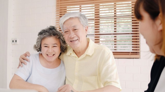 Cha mẹ già bỗng ngủ nhiều, nói chuyện khác thường, vui vẻ bất ngờ: Con cái hãy về nhà nhiều hơn - Ảnh 1.