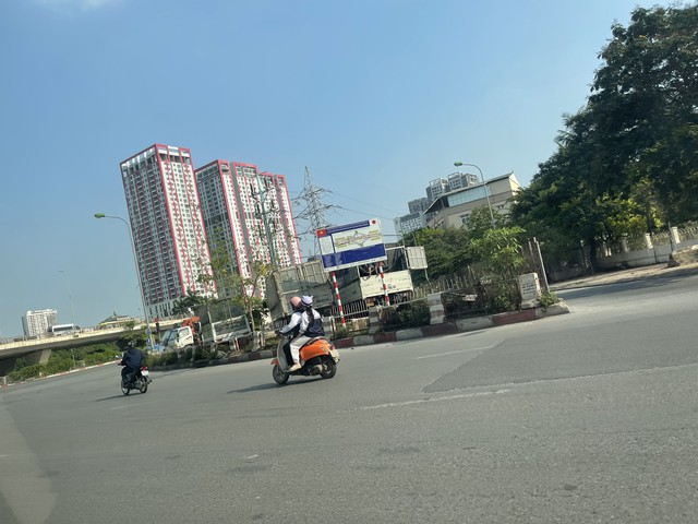Hà Nội và miền Bắc nắng nóng mạnh trong ngày, sau đó có sự thay đổi hình thái thời tiết về chiều tối - Ảnh 1.