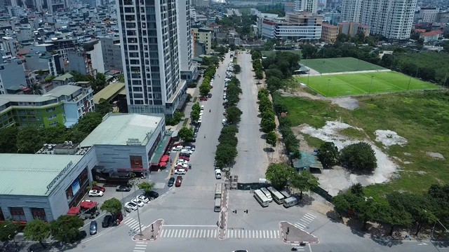 Cận cảnh tuyến đường Vũ Quỳnh k&eacute;o d&agrave;i ngổn ngang sau nhiều năm triển khai - Ảnh 2.