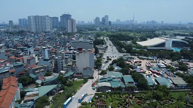 Cận cảnh tuyến đường Vũ Quỳnh k&eacute;o d&agrave;i ngổn ngang sau nhiều năm triển khai - Ảnh 7.