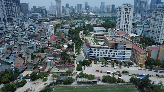 Cận cảnh tuyến đường Vũ Quỳnh k&eacute;o d&agrave;i ngổn ngang sau nhiều năm triển khai - Ảnh 10.