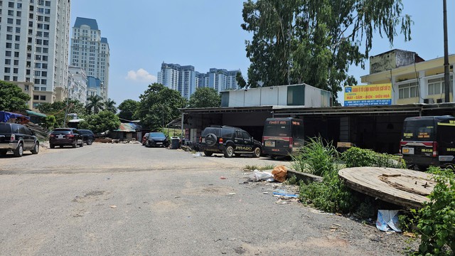 Cận cảnh tuyến đường Vũ Quỳnh k&eacute;o d&agrave;i ngổn ngang sau nhiều năm triển khai - Ảnh 9.