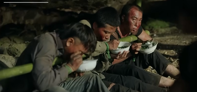 Trời cao nguyên xanh - Tập 24: Cuộc bạo động xảy ra, Tuấn bị nhóm phản động giam giữ - Ảnh 4.
