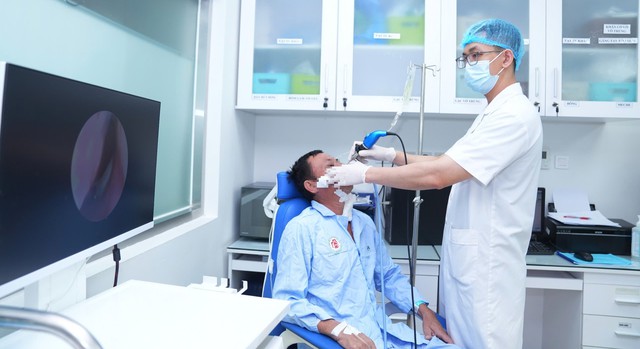 Cứu bệnh nh&acirc;n người L&agrave;o bị đau đầu, sưng nửa mặt suốt một th&aacute;ng - Ảnh 1.