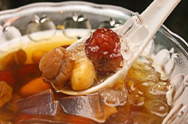 B&iacute; quyết l&agrave;m m&oacute;n ch&egrave; thơm ngon, giải nhiệt cho tiết Lập Thu từ củ sen đang v&agrave;o m&ugrave;a ngon nhất - Ảnh 1.