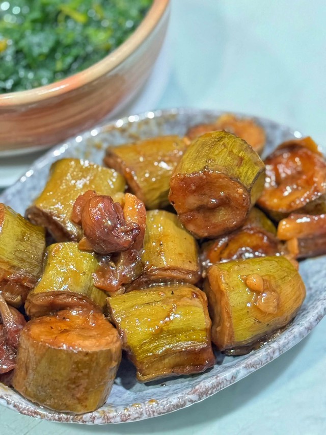 M&oacute;n chuối kho nguy&ecirc;n miếng: Nguy&ecirc;n liệu rẻ , dễ l&agrave;m , hao cơm bất ngờ - Ảnh 10.