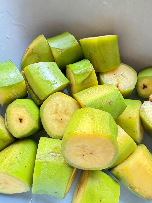 M&oacute;n chuối kho nguy&ecirc;n miếng: Nguy&ecirc;n liệu rẻ , dễ l&agrave;m , hao cơm bất ngờ - Ảnh 4.