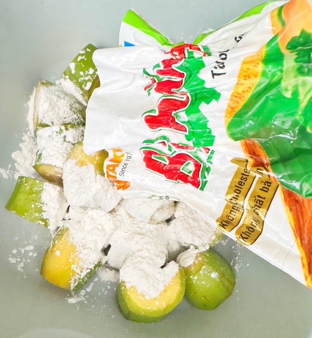 M&oacute;n chuối kho nguy&ecirc;n miếng: Nguy&ecirc;n liệu rẻ , dễ l&agrave;m , hao cơm bất ngờ - Ảnh 5.