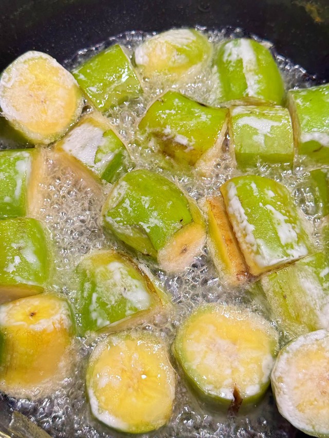 M&oacute;n chuối kho nguy&ecirc;n miếng: Nguy&ecirc;n liệu rẻ , dễ l&agrave;m , hao cơm bất ngờ - Ảnh 6.