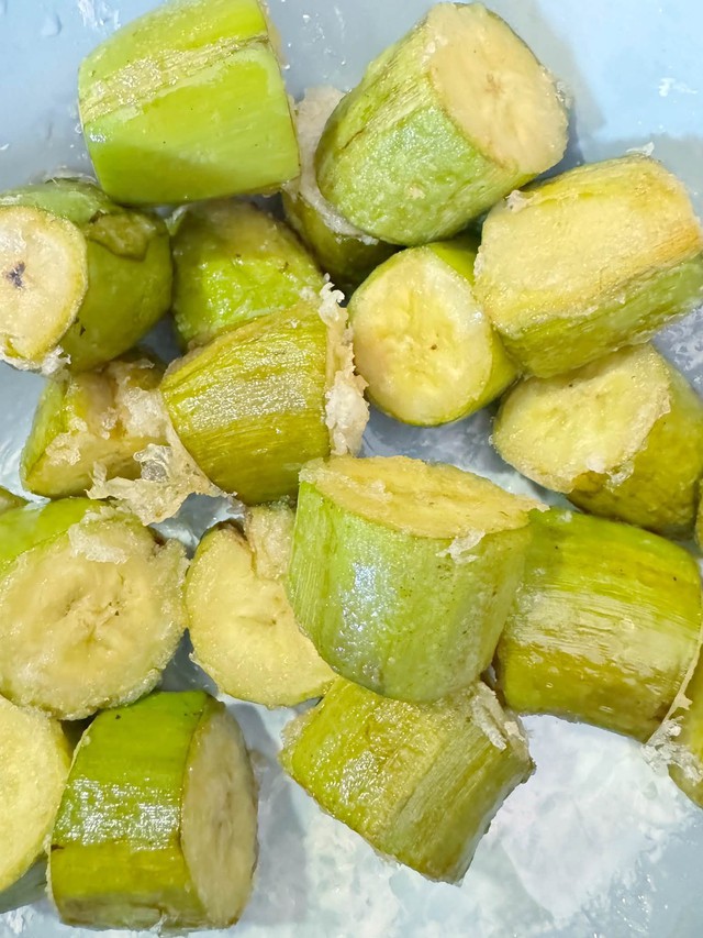 M&oacute;n chuối kho nguy&ecirc;n miếng: Nguy&ecirc;n liệu rẻ , dễ l&agrave;m , hao cơm bất ngờ - Ảnh 7.
