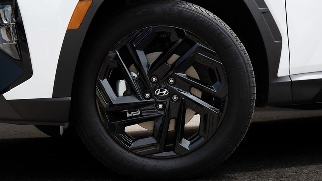 Hyundai Tucson gi&aacute; 900 triệu đồng lắp r&aacute;p ở Việt Nam b&aacute;n ở nước ngo&agrave;i c&oacute; g&igrave; đặc biệt? - Ảnh 3.