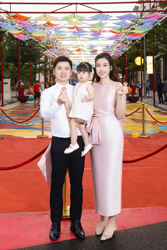 Hoa hậu Đỗ Mỹ Linh được khen khéo nuôi dạy con - Ảnh 3.