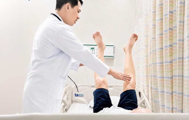 Người đ&agrave;n &ocirc;ng đang khỏe mạnh bất ngờ đột quỵ, b&aacute;c sĩ cảnh b&aacute;o dấu hiệu b&aacute;o bệnh rất nhiều bị người bỏ qua - Ảnh 1.
