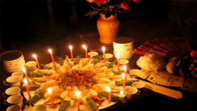 Nên cúng cô hồn bằng món chay hay mặn? Mâm cúng rằm tháng 7 ý nghĩa - Ảnh 1.