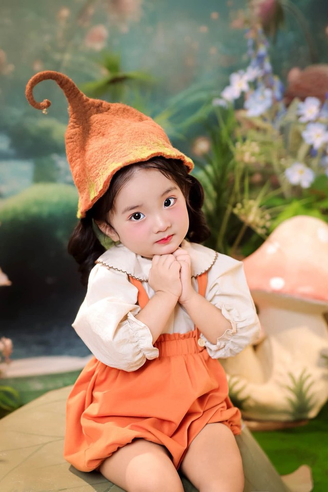 Lisa - con g&aacute;i Kh&aacute;nh Thi: 'Sản phẩm' hay hờn dỗi của gia đ&igrave;nh - Ảnh 1.