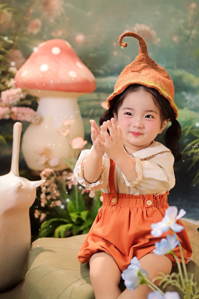 Lisa - con g&aacute;i Kh&aacute;nh Thi: 'Sản phẩm' hay hờn dỗi của gia đ&igrave;nh - Ảnh 2.