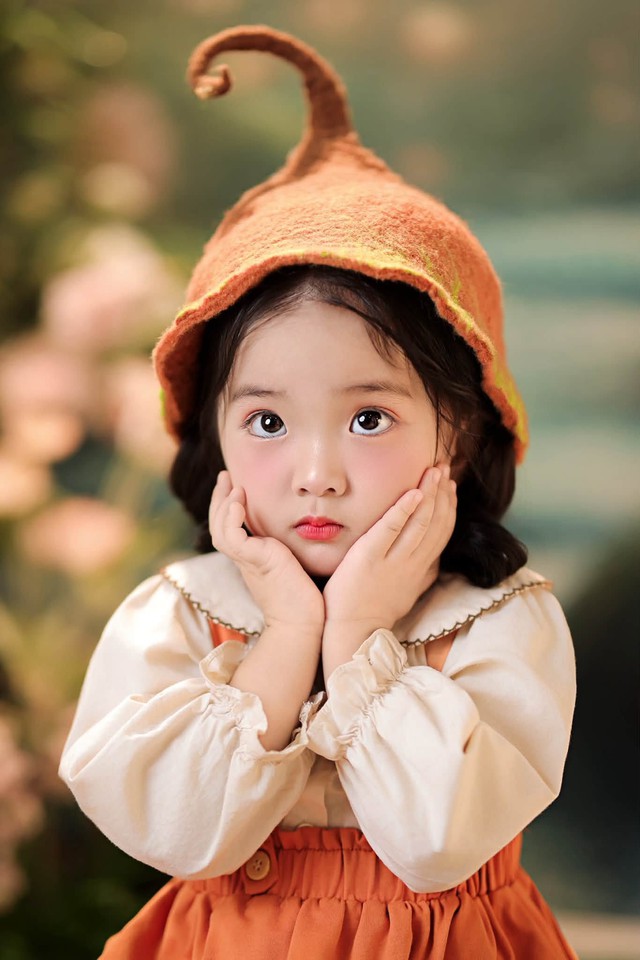 Lisa - con g&aacute;i Kh&aacute;nh Thi: 'Sản phẩm' hay hờn dỗi của gia đ&igrave;nh - Ảnh 3.