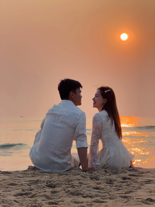 Khoảnh khắc ngọt ng&agrave;o của H&ograve;a Minzy v&agrave; chồng qu&acirc;n nh&acirc;n - Ảnh 6.