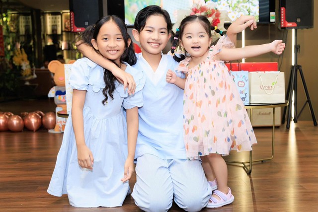 Khoảnh khắc đời thường của 3 con nhà Khánh Thi - Phan Hiển - Ảnh 5.
